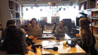 Atelier radiophonique en pédiatrie : Interview d'une artiste