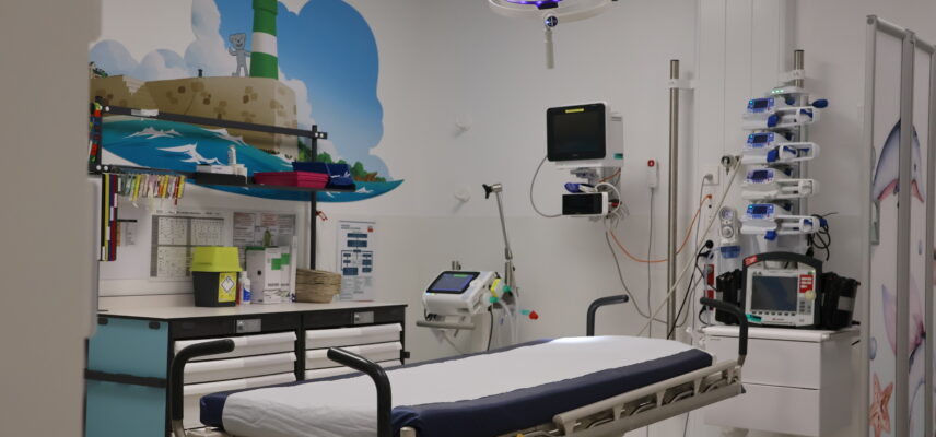 Un box pédiatrique aux Urgences : Une sécurisation des prises en charge